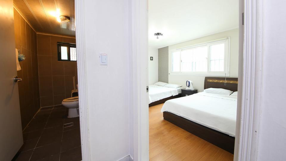 Apartment I House *