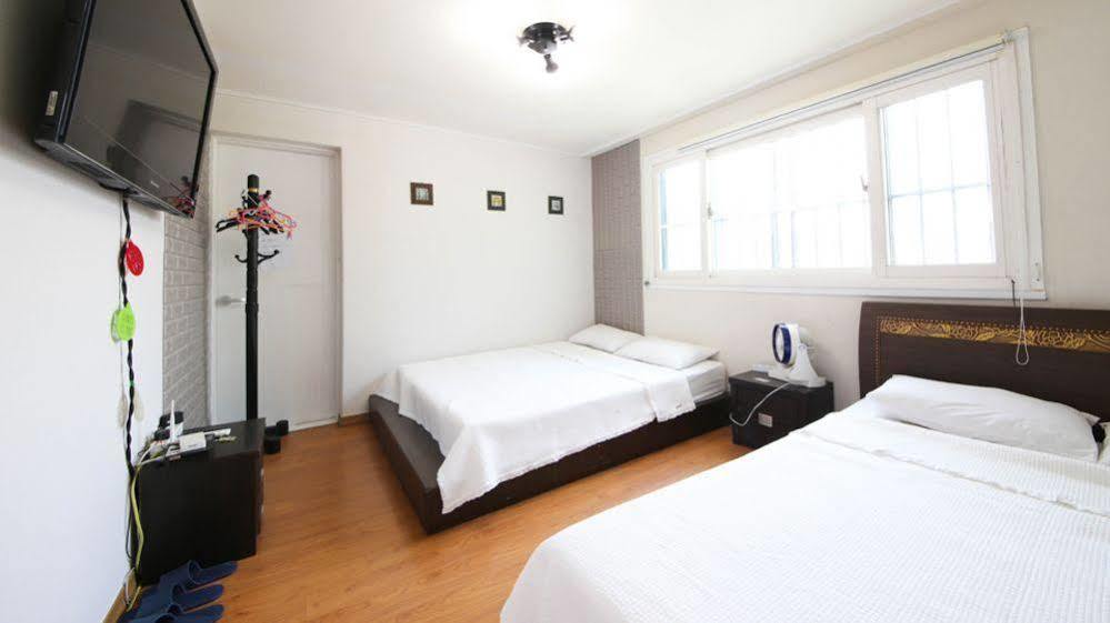 Apartment I House *